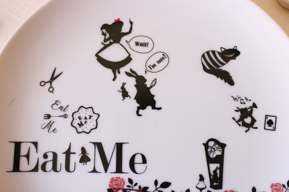 大人かわいいアリス☆アリスと「Eat　Me」の１９㎝プレート「ポーセラーツ」 5枚目の画像