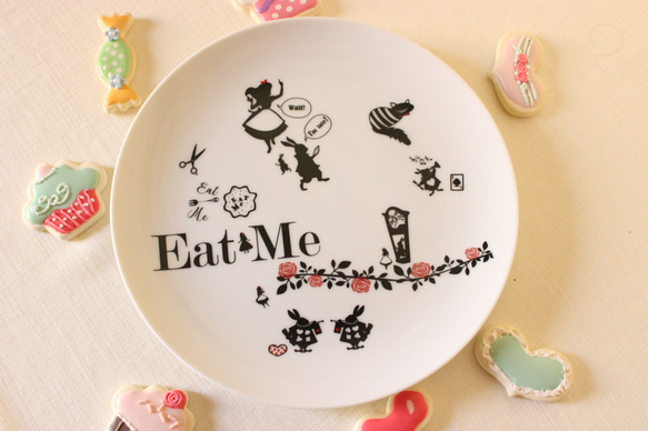 大人かわいいアリス☆アリスと「Eat　Me」の１９㎝プレート「ポーセラーツ」 1枚目の画像