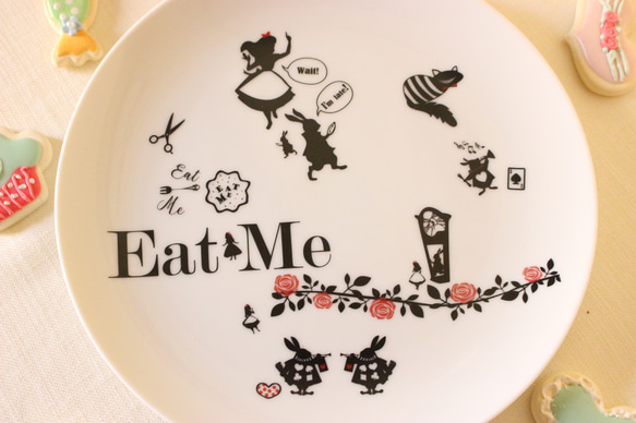 大人かわいいアリス☆アリスと「Eat　Me」の１９㎝プレート「ポーセラーツ」 2枚目の画像