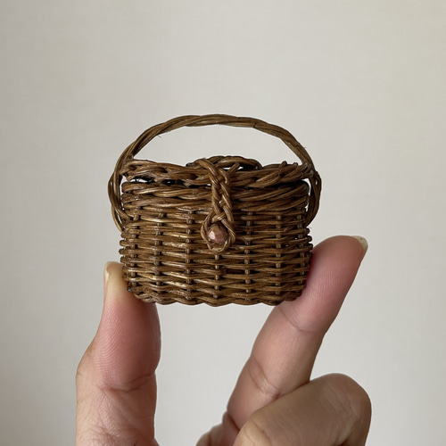 籐のミニチュアかご＊オーバル型フタ付きバスケット その他