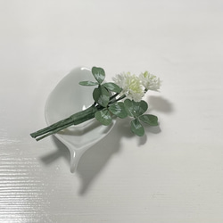 【再販】布花ちっちゃな白詰草のブーケブローチ 5枚目の画像