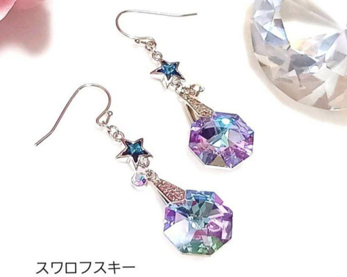 ◇美しい虹色に輝くスワロフスキークリスタルと星のピアス