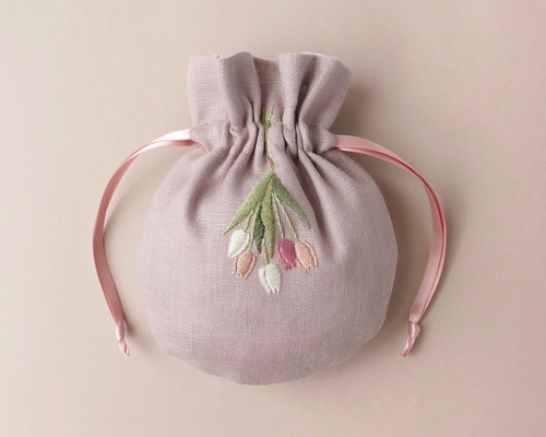 専用ページ【名入れ刺繍可】刺繍ヌビの保冷巾着 マルチポーチ 名入れ》チューリップスワッグ(ピンク)＊リネンのまんまる手刺繍