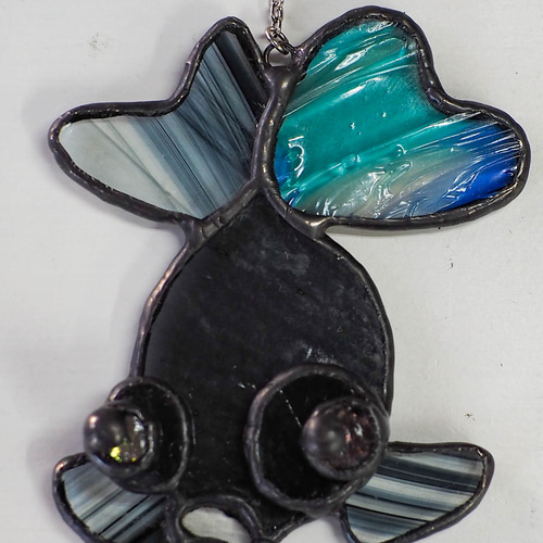 出目ちゃん 参上！（青）」ステンドグラス・窓辺にちょこんとシリーズ