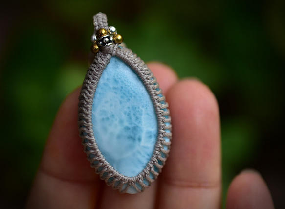 白色chatoyancy Larimar 花邊吊墜 597 第8張的照片