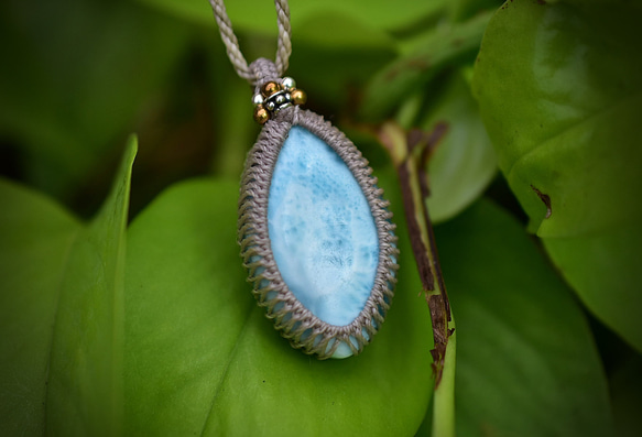 白色chatoyancy Larimar 花邊吊墜 597 第6張的照片