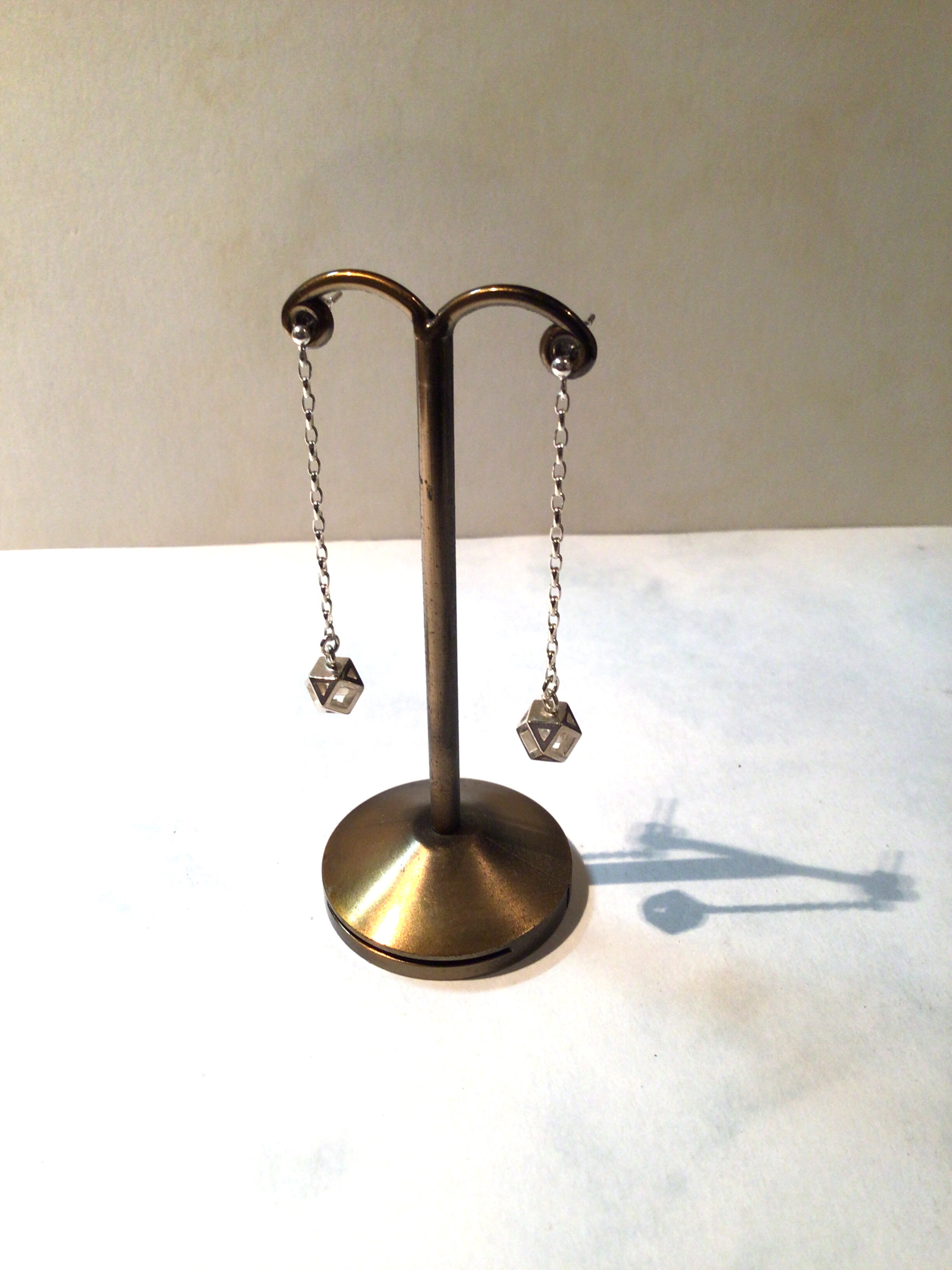 銀のピアス　切子(ぶら下がり)