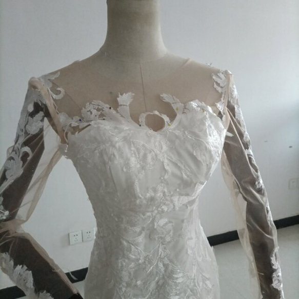 高品質！婚紗白色花朵圖案優雅透明袖魚尾禮服新娘/婚紗/伴娘 第2張的照片