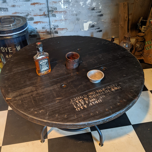 大型ケーブルドラムテーブル　塗装済み　アメリカン ケーブルドラム リメイクテーブル - アンティーク、ビンテージの