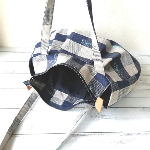 ミナペルホネン 蝶 刺繍 ショルダーバッグ トート 2way リネン 紺 ミナペルホネン 蝶 刺繍 ショルダーバッグ トート 2way リネン 紺