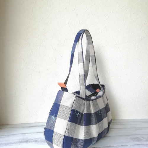 ミナペルホネンchouchoチェック刺繍リネンのタックショルダートート