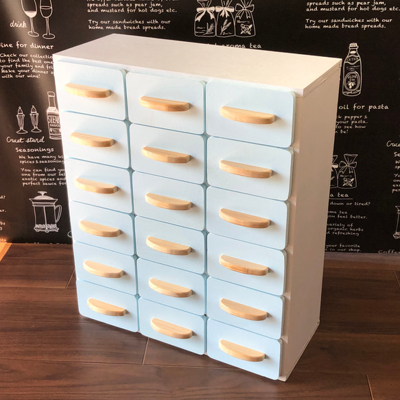 試作品】パーツ・小物入れ キャビネット 水色 3列×6段 計18杯