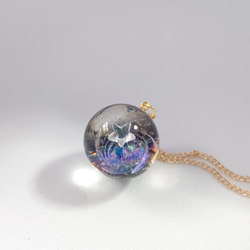 スタージルコニアが輝くカラフルな宇宙玉レジンの球体ネックレス 8枚目の画像