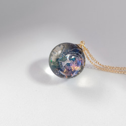 スタージルコニアが輝くカラフルな宇宙玉レジンの球体ネックレス 14枚目の画像