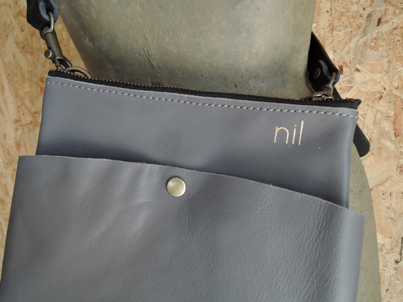 【nil】神戸 金箔 箔押し レザー サコッシュ 2wayミニマルチポーチ ショルダーバッグ グレー pouch-H 2枚目の画像