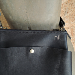 【nil】神戸 金箔 箔押し レザー サコッシュ 2wayミニマルチポーチ ショルダーバッグ ブラック pouch-H 2枚目の画像