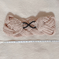 ベージュ　ヘアバンド　4つ編みでシンプルながらも華やかでかわいい　締め付け感なくゆったり着用できるサイズ感　上品 9枚目の画像