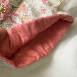 インド刺繍 リボン まんまる 丸巾着 ポーチ 西陣織 ピンク 4枚目の画像