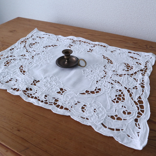 フランスの手仕事/お花のカットワーク刺繍 スクエア型 生地 フランスの手仕事/お花のカットワーク刺繍 スクエア型 生地
