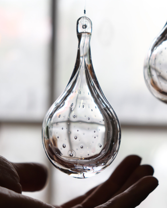 新作「あまつぶのオーナメント」スウェーデンクリスタル ナチュラル 水滴  透明 ドット 水玉模様 サンキャッチャー 1枚目の画像