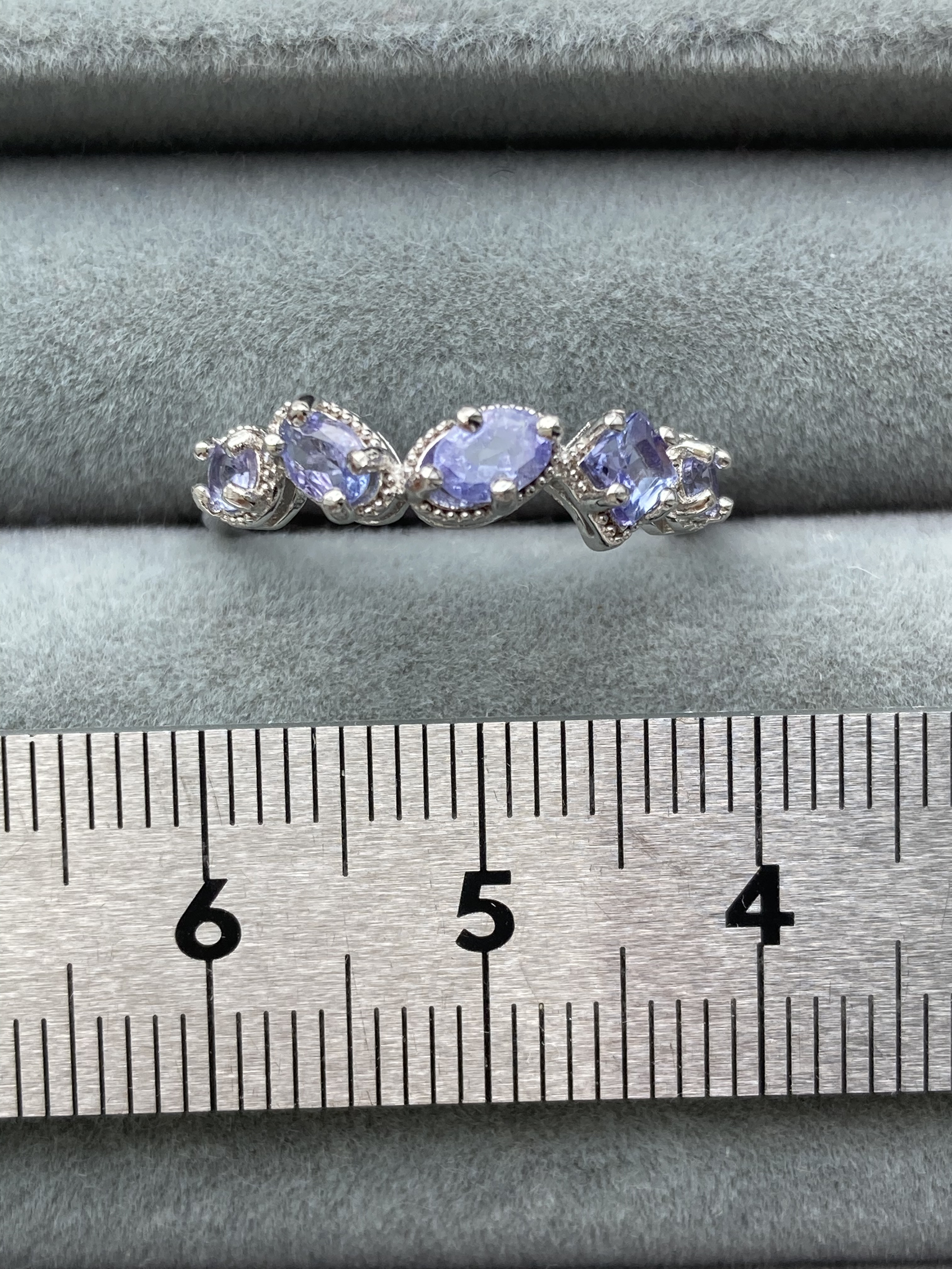 タンザナイト　5粒　スクエアオーバルラウンドシェイプ　フリーサイズリング　指輪　ロジウムコーティングシルバー925