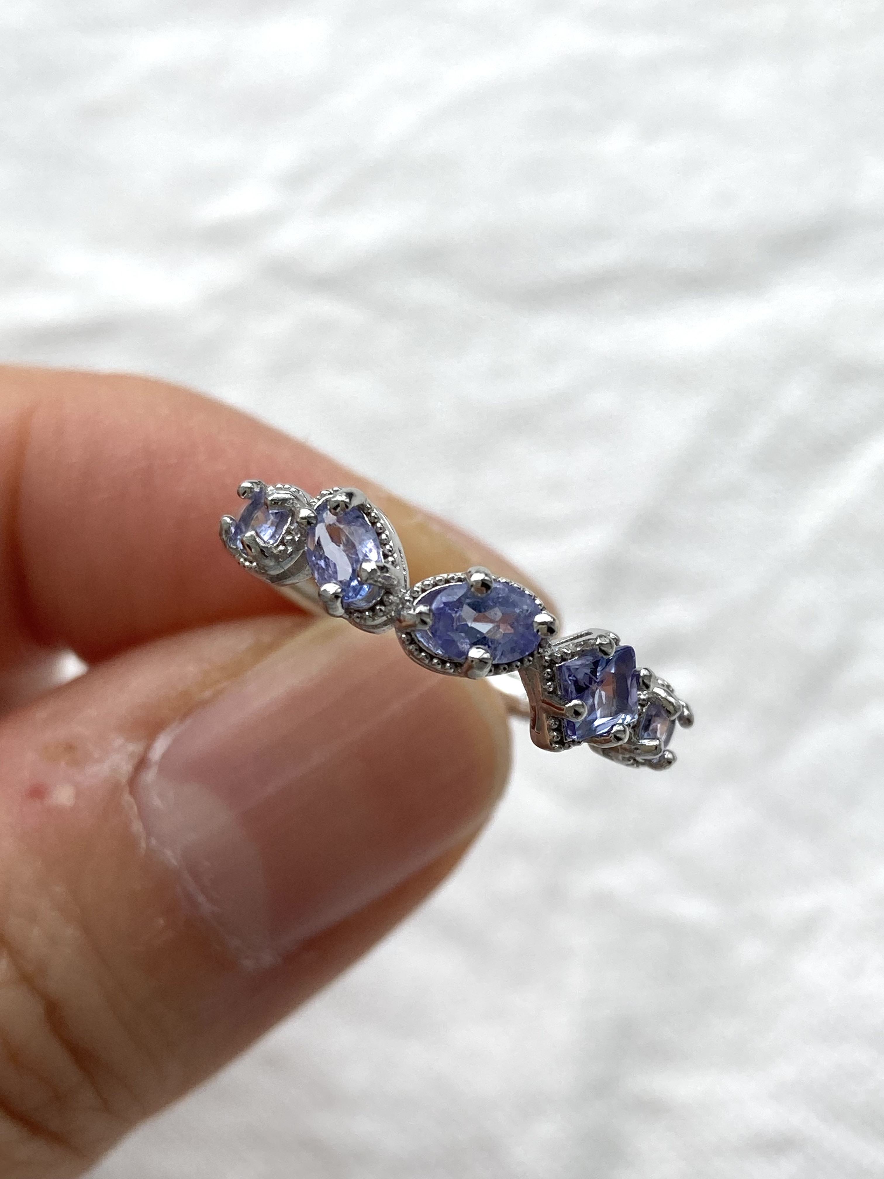 タンザナイト　5粒　スクエアオーバルラウンドシェイプ　フリーサイズリング　指輪　ロジウムコーティングシルバー925