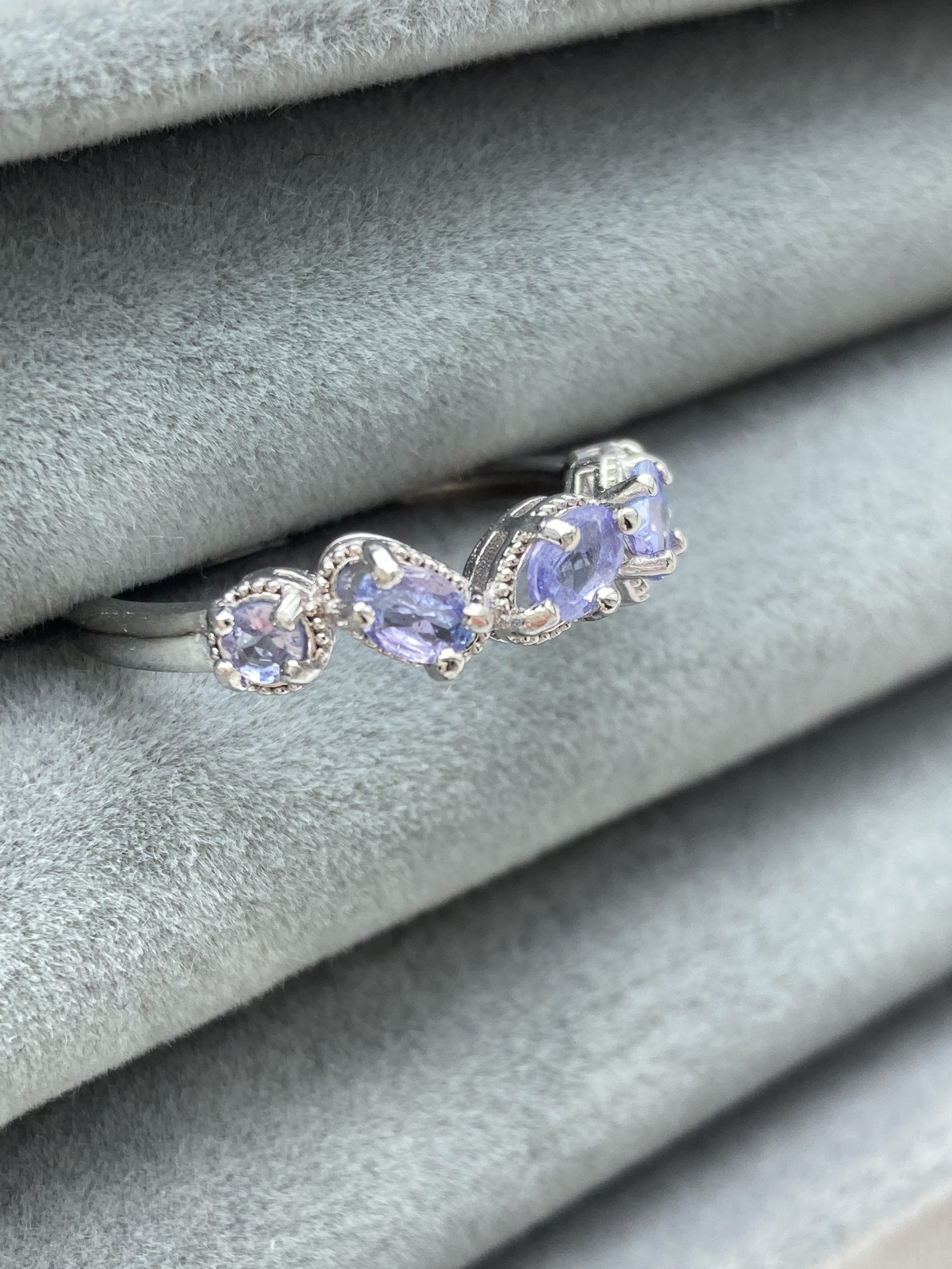 タンザナイト　5粒　スクエアオーバルラウンドシェイプ　フリーサイズリング　指輪　ロジウムコーティングシルバー925