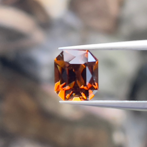 トルマリンルース 茶色トルマリン 2.15 カラット 美しい シザー カット