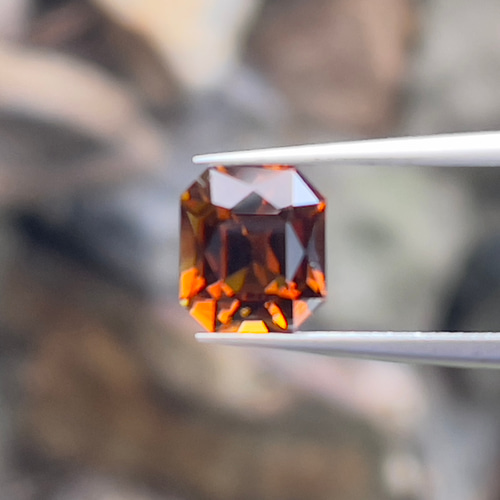 トルマリンルース 茶色トルマリン 2.15 カラット 美しい シザー カット