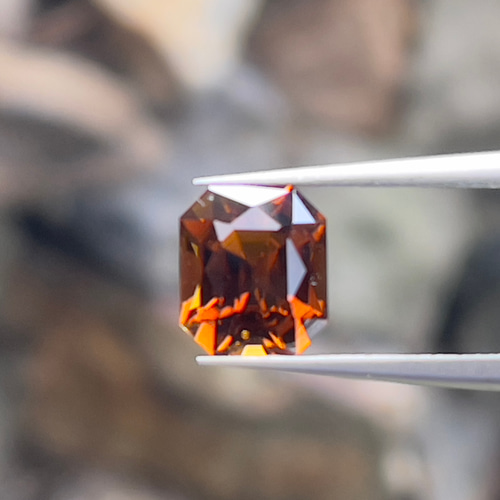 トルマリンルース 茶色トルマリン 2.15 カラット 美しい シザー カット