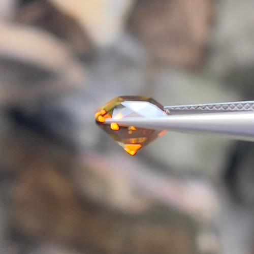 トルマリンルース 茶色トルマリン 2.15 カラット 美しい シザー カット