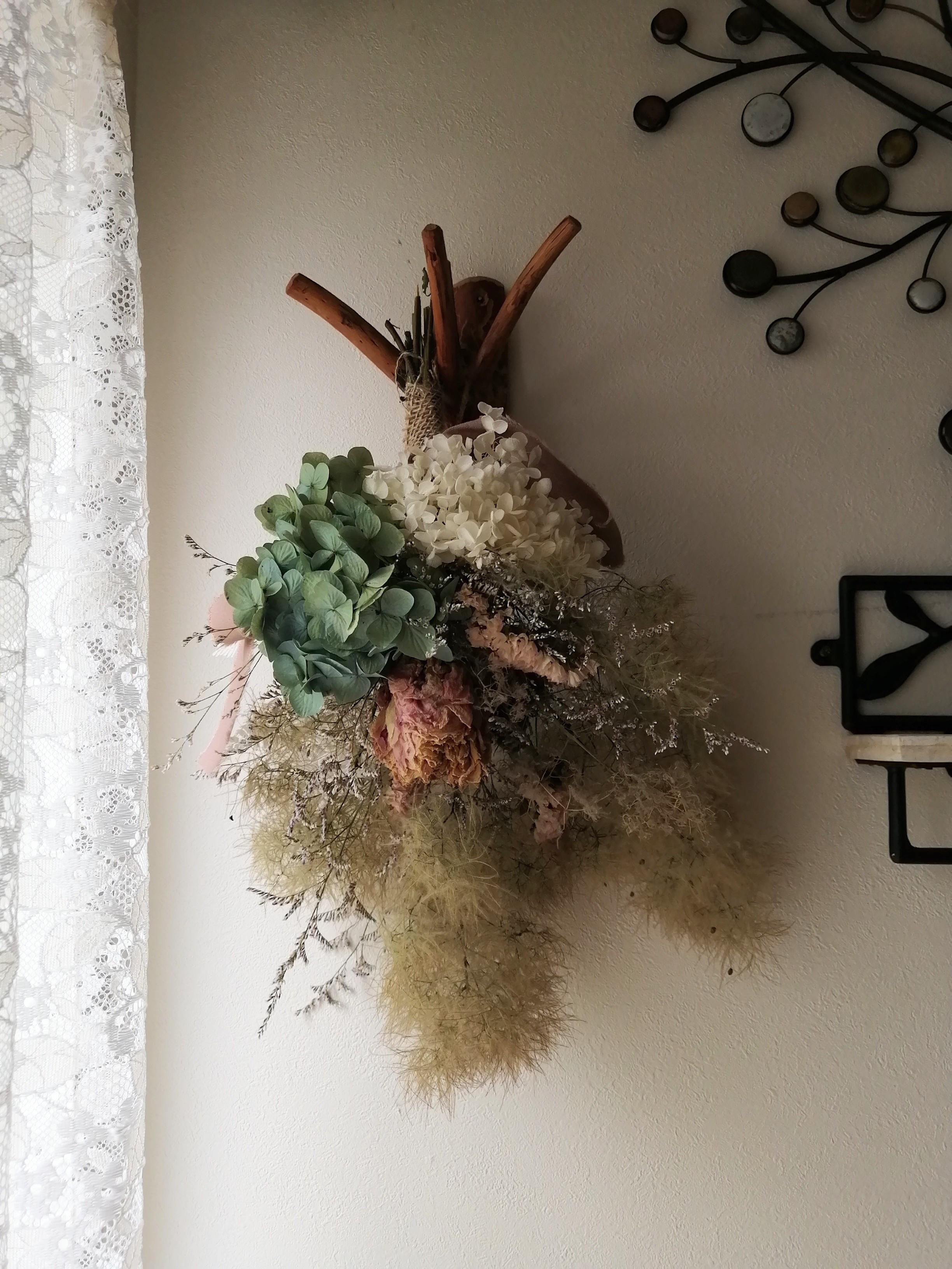 アンティーク紫陽花にスモークツリー、芍薬が美しいドライフラワー