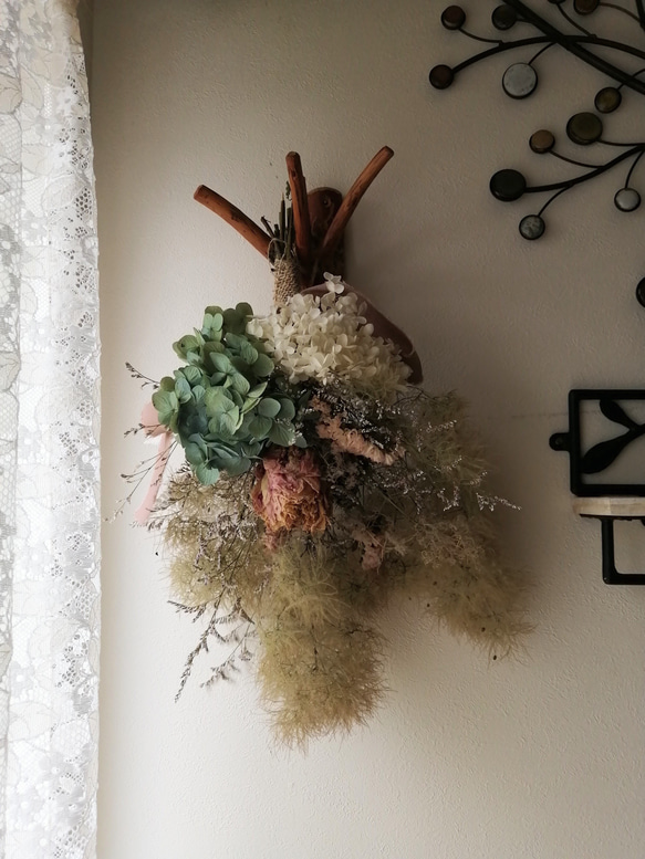 アンティーク紫陽花にスモークツリー、芍薬が美しいドライフラワー