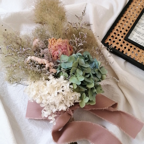 アンティーク紫陽花にスモークツリー、芍薬が美しいドライフラワー