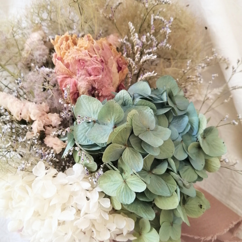 アンティーク紫陽花にスモークツリー、芍薬が美しいドライフラワー