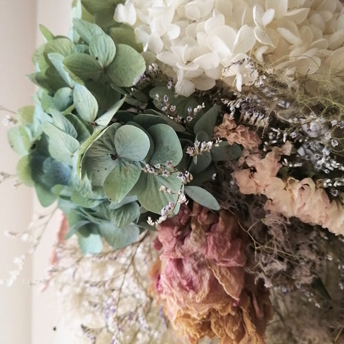 アンティーク紫陽花にスモークツリー、芍薬が美しいドライフラワー