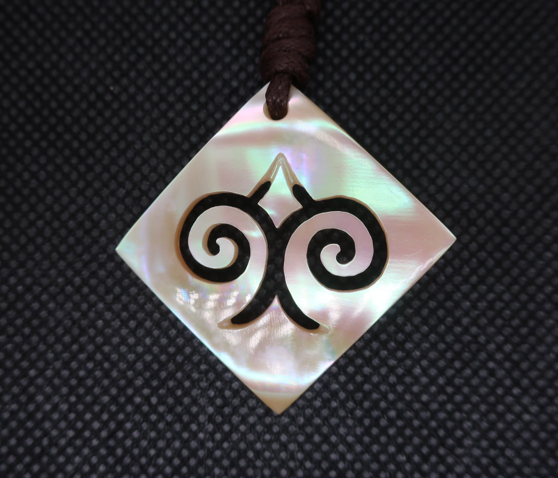 アイヌ文様ペンダント