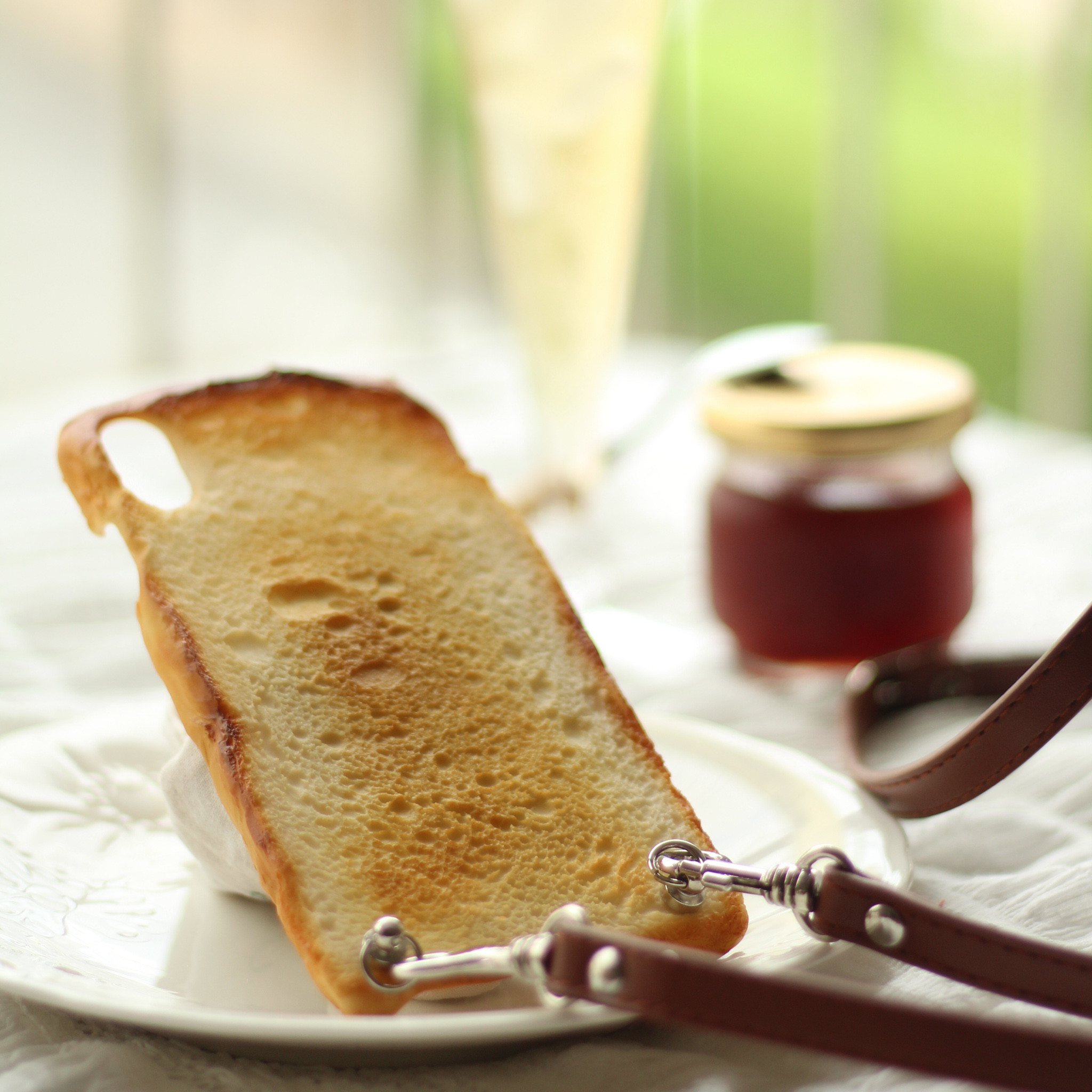 1カ月待ち〈iPhone/Android 全機種〉妖精のお出かけトーストのスマホケース＊iphone16＊ストラップ付