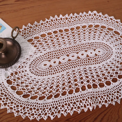 フランスの手仕事/繊細な手編みクロッシェ レース オーバル型 ドイリー テーブルマット  (ヴィンテージ) 1枚目の画像