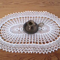 フランスの手仕事/繊細な手編みクロッシェ レース オーバル型 ドイリー テーブルマット  (ヴィンテージ) 3枚目の画像