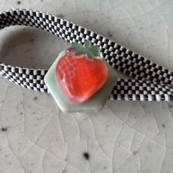 キュートな苺の帯留め　三分紐付き❣️ 1枚目の画像