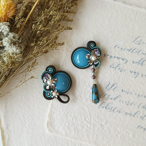 お花と揺れる半貴石のソウタシエ ピアス・イヤリング カボション18mm 