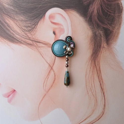 お花と揺れる半貴石のソウタシエ ピアス・イヤリング カボション18mm