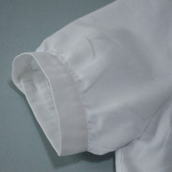 綿麻素材　襟元フリル付き大人可愛い半袖トップス♪ 5枚目の画像