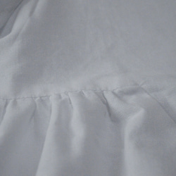 綿麻素材　襟元フリル付き大人可愛い半袖トップス♪ 7枚目の画像