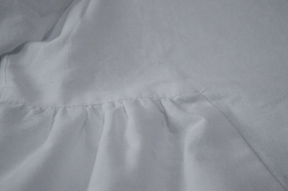 綿麻素材　襟元フリル付き大人可愛い半袖トップス♪ 7枚目の画像
