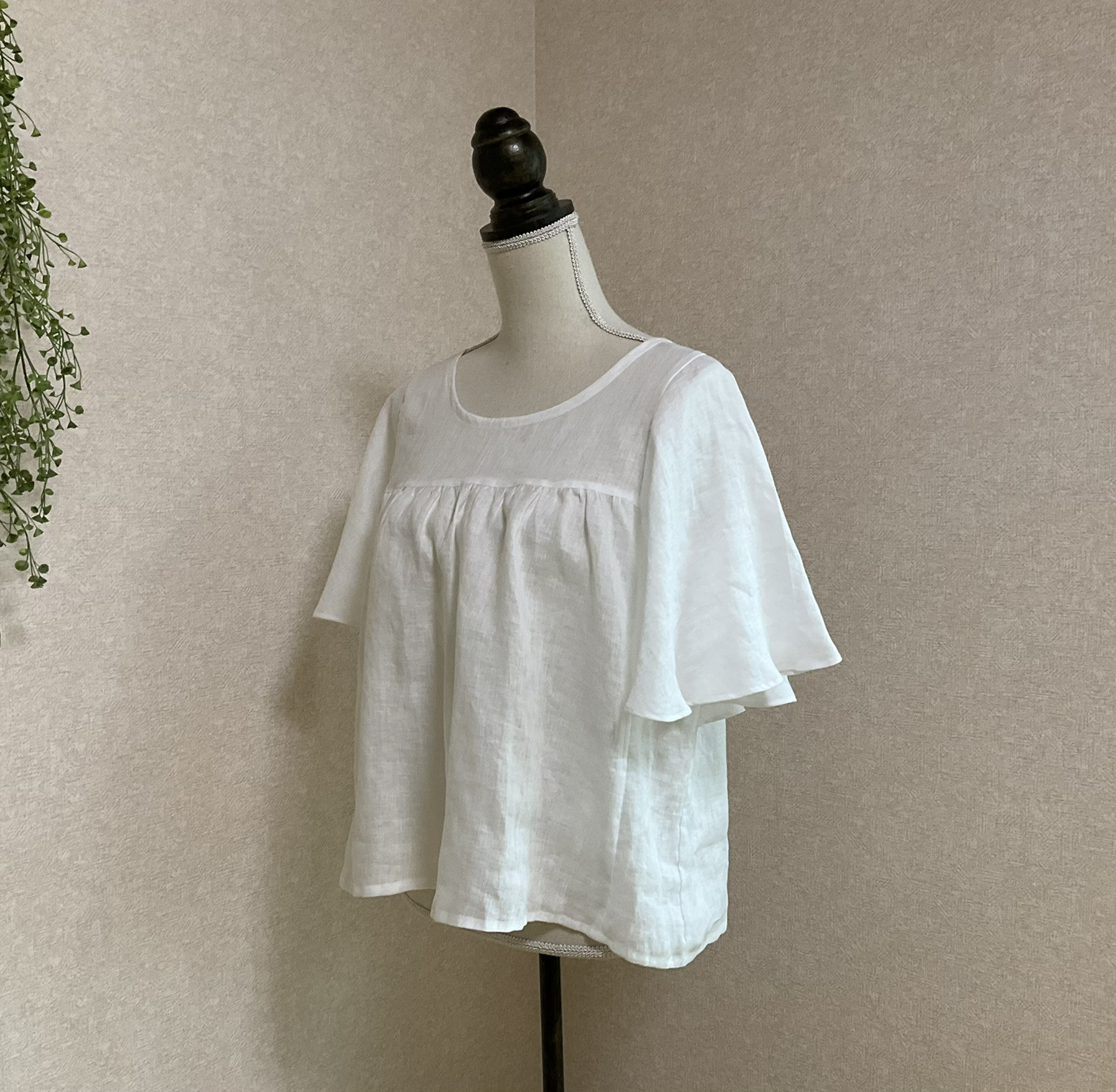 ふんわりリネンのひらひら蝶々みたいなお袖のブラウス　ホワイト