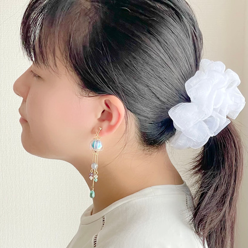 くらげと遊ぶ*マリン 刺繍糸で作るクラゲのピアス・イヤリング くらげと遊ぶ*マリン 刺繍糸で作るクラゲのピアス・イヤリング