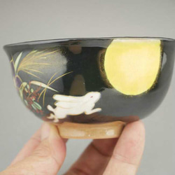 ◆商品番号 11137 黒塗り月兎夫婦茶碗　陶あん 6枚目の画像