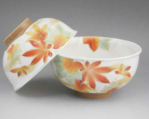 愛 陶庵　とうあん湯のみ茶碗　木製塗り茶托付き　ハナミズキ 愛 陶庵 とうあん湯のみ茶碗 木製塗り茶托付き ハナミズキ 愛 陶